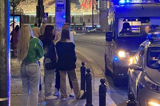 Z impetem huknęła hulajnogą w staruszkę w centrum Warszawy. 15-latka uciekła, złapała ją policja