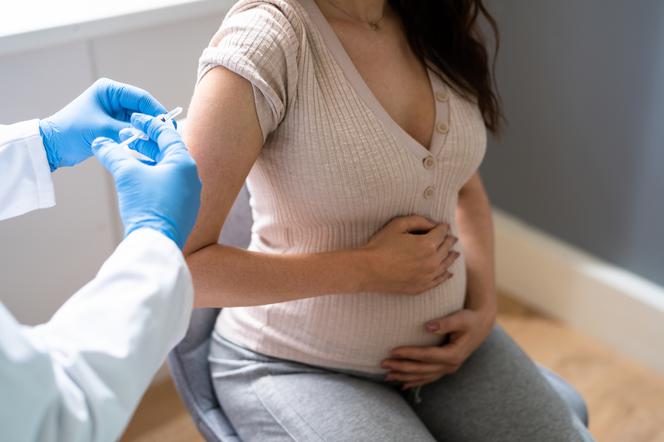 Czy szczepienie na krztusiec w ciąży jest bezpieczne i czy warto je robić?