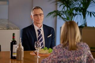 Na Wspólnej, odc. 3836: Damian (Waldemar Błaszczyk), Martyna (Anna Kózka) 