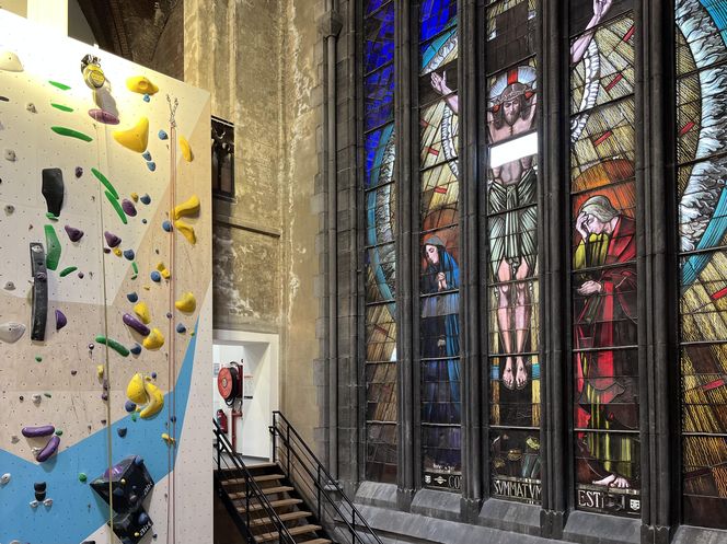 Ścianka wspinaczkowa w kościele św. Antoniego Padewskiego w Brukseli
