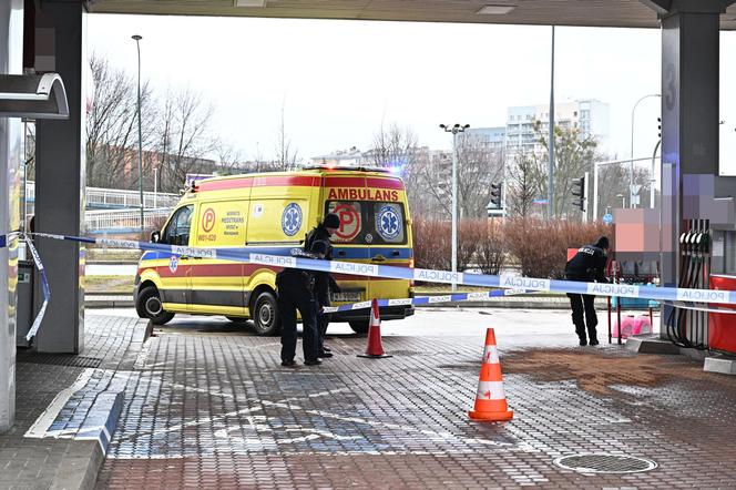 Horror na stacji benzynowej. Zaczął wylewać paliwo na ziemię