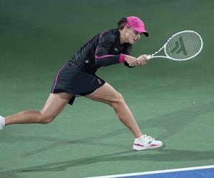WTA Dubaj: O której godzinie gra Iga Świątek dzisiaj z Qinwen Zheng? Kiedy gra Iga Świątek ćwierćfinał 