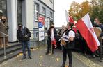 Protest rolników w Szczecinku. Do biura Prawa i Sprawiedliwości przyjechali z sianem