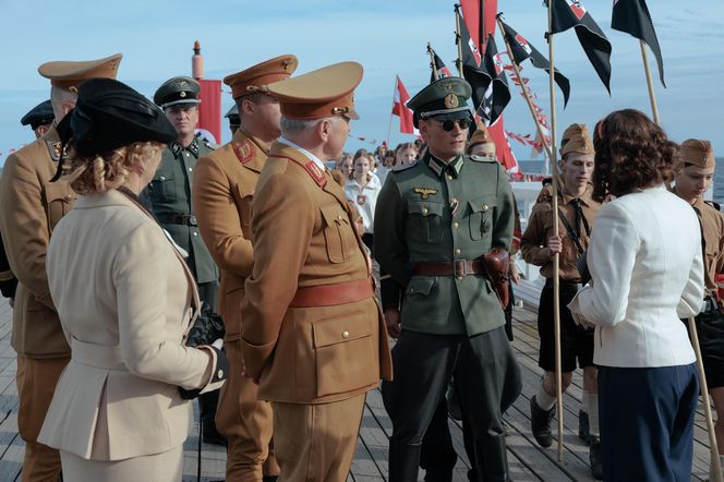 Zatoka szpiegów 2 sezon odc. 11. Eva Stromberg (Sonia Mietielica), Franz Neumann (Bartosz Gelner)