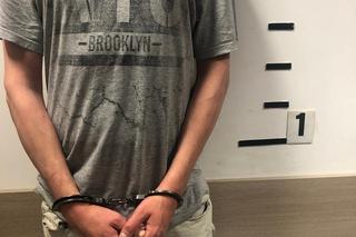 Przyjął niewinne zaproszenie od kolegów. Połamali mu kości i oskubali nawet z butów