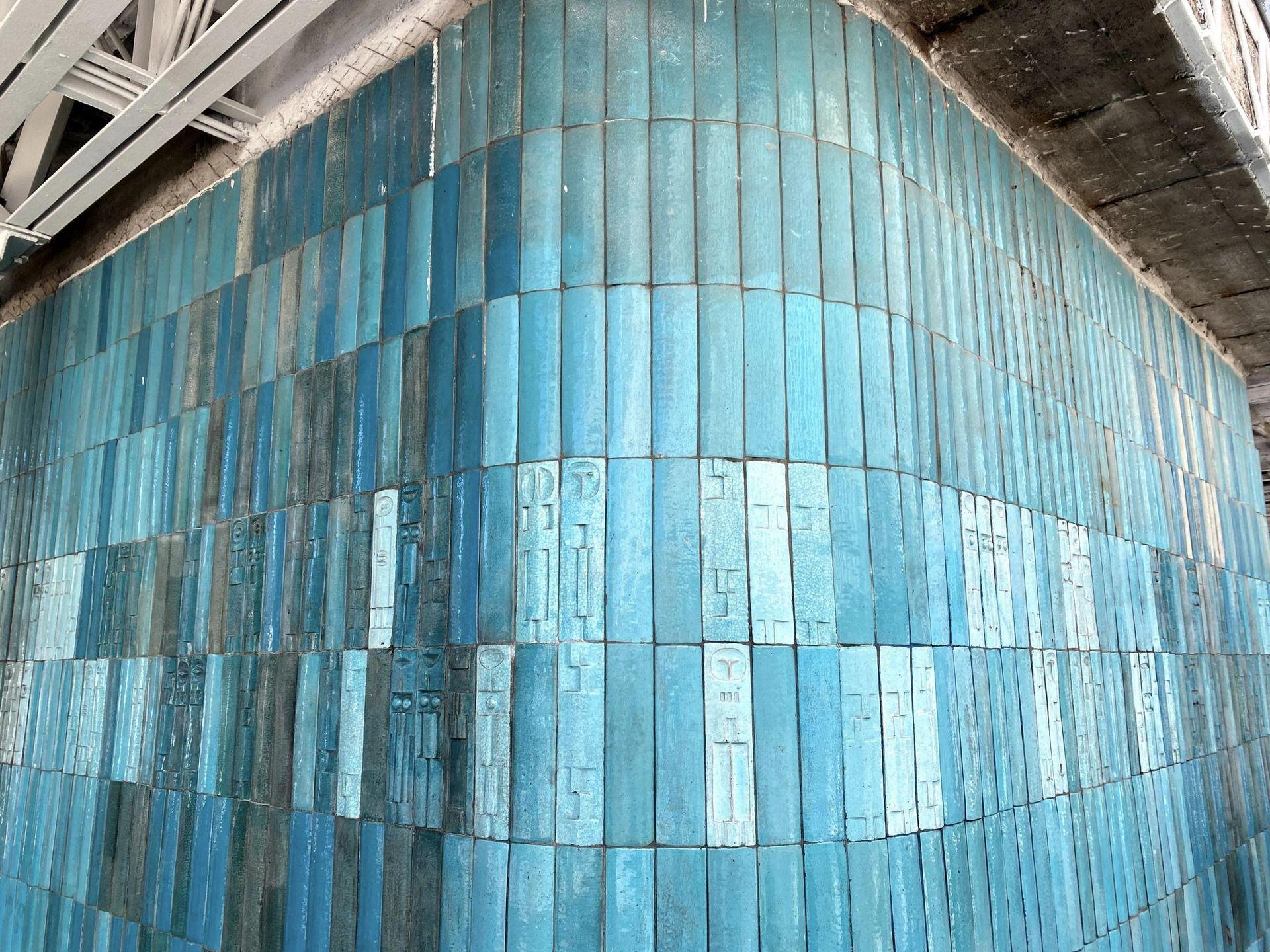 początek sierpnia 2024 - taką majolikę na Cepelii pokazywał wtedy konserwator