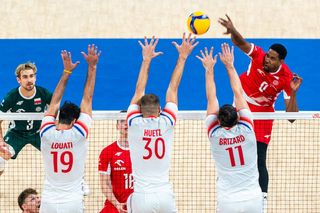 Leon wytoczył ciężkie działa na Trójkolorowych. Mistrzowie olimpijscy na kolanach, wielki rewanż za igrzyska!