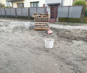 Kończy się remont, a właściwie budowa z kostki ulicy Fabrycznej w Siedlcach