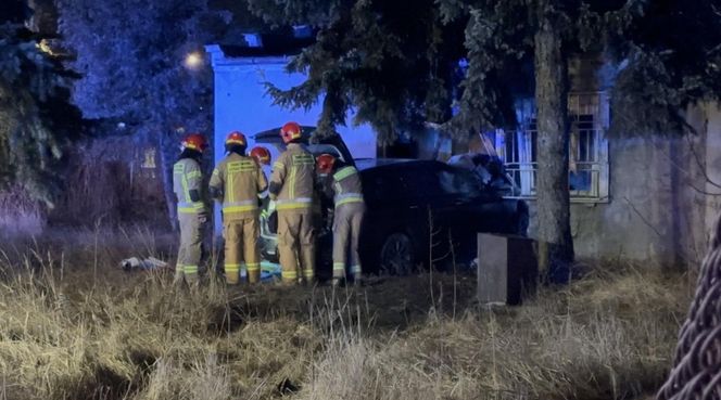 Pijany kierowca BMW wjechał w budynek