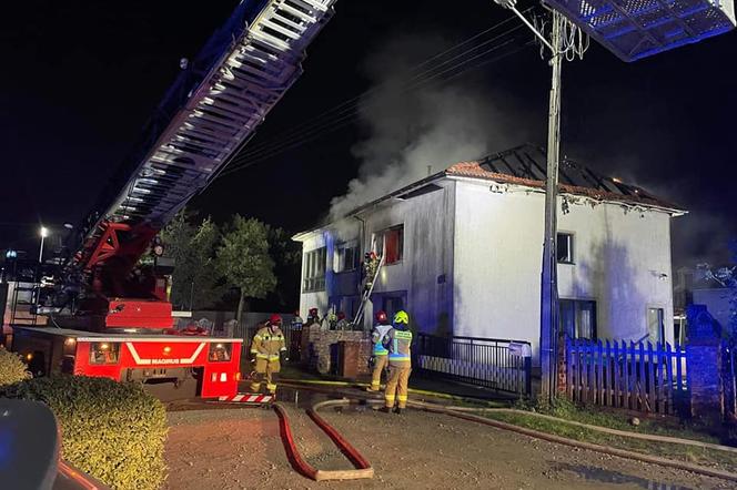 Ciała czterech osób znaleziono w płonącym domu