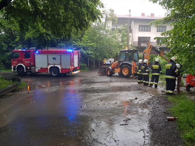 Pogotowie przeciwpowodziowe na Śląsku. Rzeki przekroczyły stany alarmowe! [ZDJĘCIA]