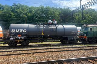 Wyciek groźnego kwasu z cysterny kolejowej. Dron wykrył kuriozalną usterkę