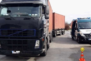 Powiat szydłowiecki: Jechał niesprawną ciężarówką przeładowaną o 28 ton