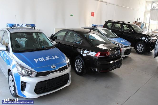 55 nowych radiowozów dla policjantów garnizonu dolnośląskiego