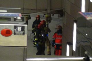 Tragedia na stacji Politechnika. Dramatyczna akcja służb na oczach pasażerów