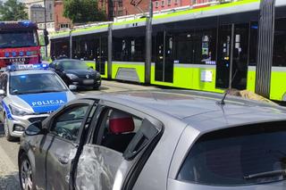66-letni kierowca chevroleta spowodował kolizję z autobusem komunikacji miejskiej w Olsztynie