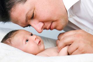 Po porodzie: jak tata powinien wspierać partnerkę po porodzie