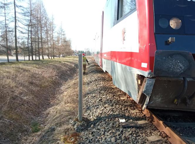Wypadek na przejeździe kolejowym w Małym Rudniku pod Grudziądzem [ZDJĘCIA]