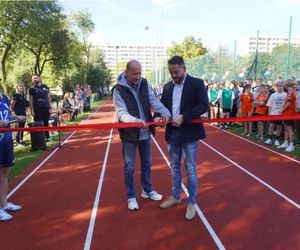 Nowoczesna bieżnia lekkoatletyczna pojawiła się w żorskiej szkole. To wybór mieszkańców