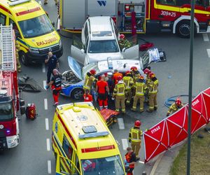 Wypadek radiowozu w Warszawie. Cztery osoby ranne, w tym policjanci