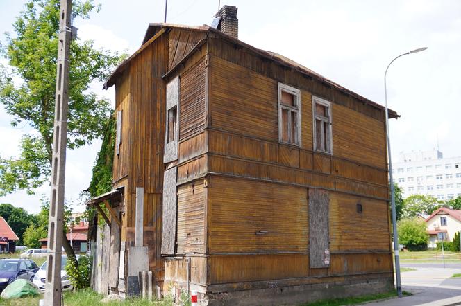 Drewniany zabytkowy dom w centrum Białegostoku. To część "Kwartału Kaczorowskiego" przy ul. Mazowieckiej