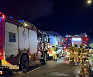 Warszawa. Pożar hal magazynowych w Kawęczynie [ZDJĘCIA]