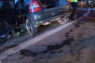 Śmiertelny wypadek pod Koninem! Kobieta i mężczyzna spłonęli w skodzie po zderzeniu z oplem [ZDJĘCIA]