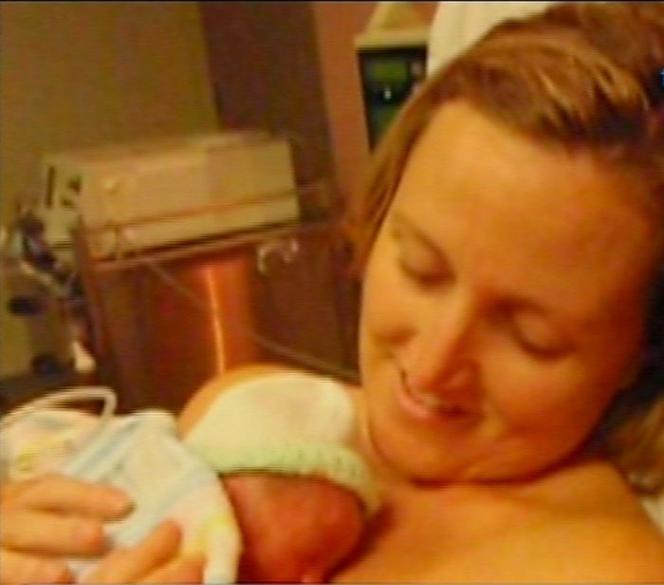 DOTYKIEM OŻYWIŁA SYNA