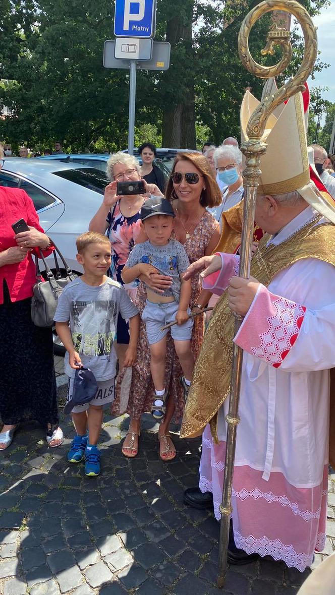 Płock. Kardynał Dziwisz odsłonił "Okno papieskie"! Ponad tysiąc marmurów i granitów!