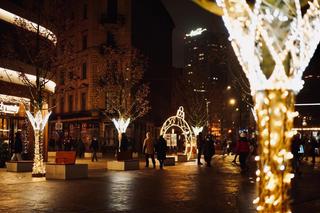 Bożonarodzeniowa atmosfera na pl. Pięciu Rogów