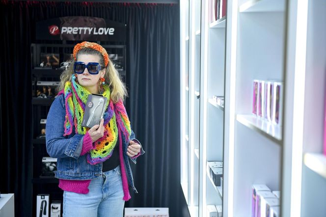 Anna Powierza dostaje zdjęcia członków