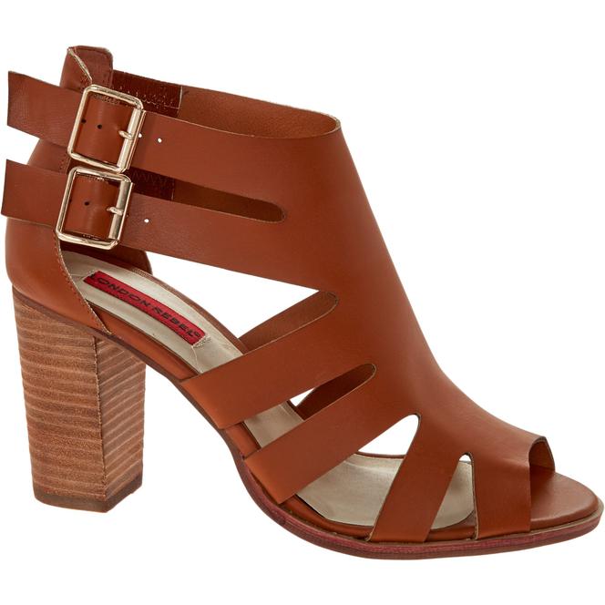 Ubrania, buty i akcesoria na lato w TK Maxx. Zobacz, co znajdziesz w sklepach!