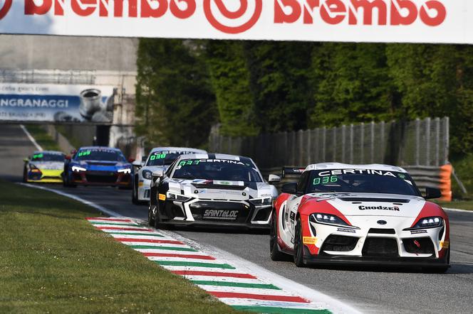 Duet Piotr i Antoni Chodzeń powrócili do GT4 European Series z nowym samochodem Toyota Supra GT4 