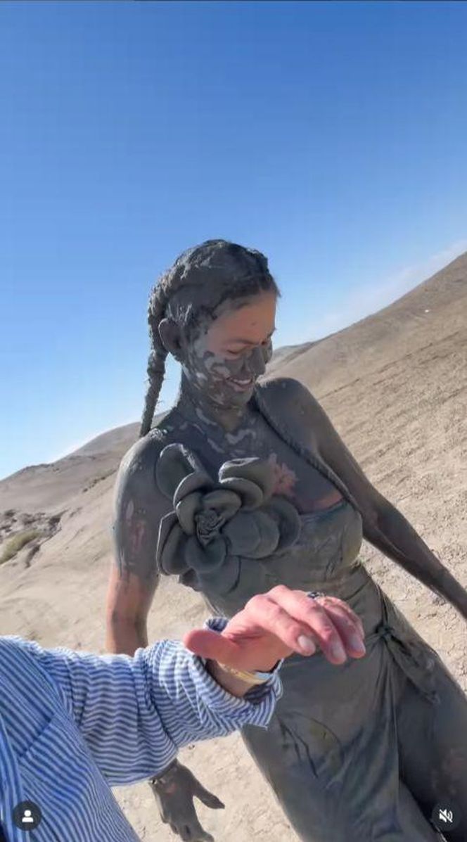 Maja Rutkowski zażywa błotnego SPA