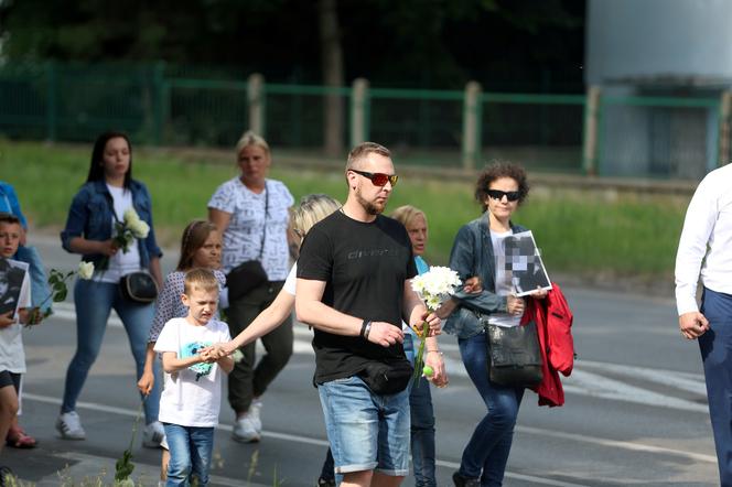 Pan Artur płakał w tracie białego marszu w Częstochowie. "Kamilek śni mi się po nocach"