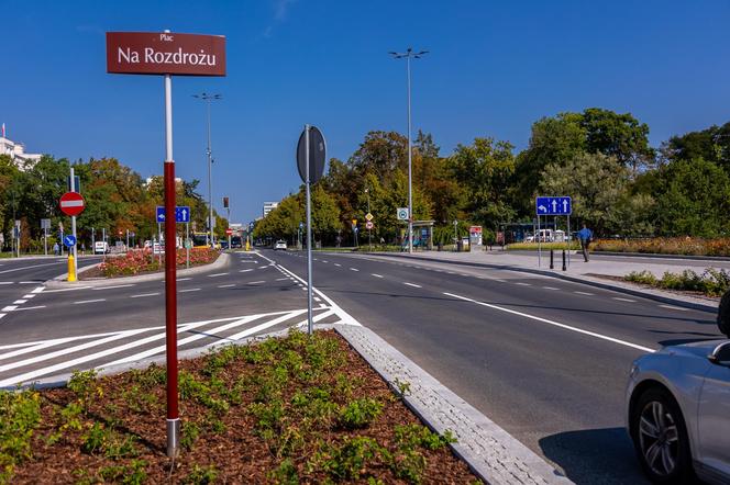 Efekty remontu pl. Na Rozdrożu w Warszawie