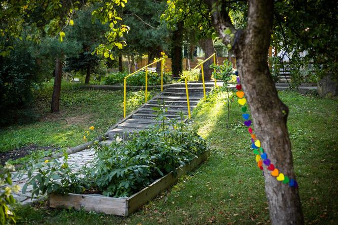 Finał 40. edycji konkursu „Warszawa w kwiatach”. I miejsce w kategorii Ogród lub ogródek edukacyjny: Poradnia Specjalistyczna Młodzieżowy Ośrodek Profilaktyki i Psychoterapii MOP, Mokotów