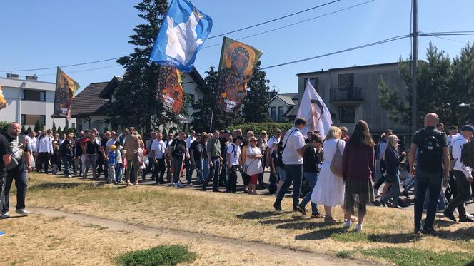 Marsz Wojowników Maryi w Rumi. Ponad 6 tys. osób przeszło ulicami miasta odmawiając różaniec 