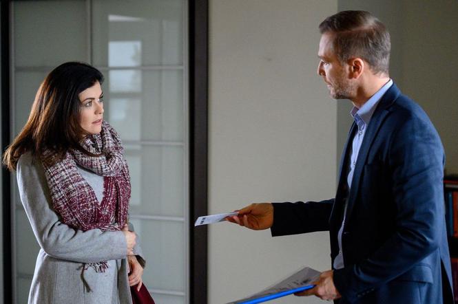 M jak miłość odc. 1435. Andrzej Budzyński (Krystian Wieczorek), Kinga Zduńska (Katarzyna Cichopek)