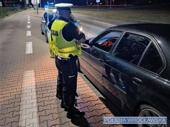 Nielegalne wyścigi we Wrocławiu. Ten pojedynek wygrała policja. Liczne zatrzymania i mandaty