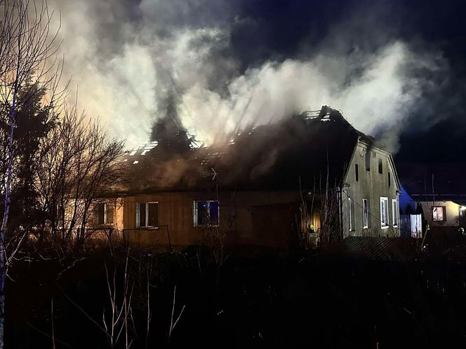 Tragiczny pożar budynku wielorodzinnego. Nie żyje jedna osoba, dwie są poparzone