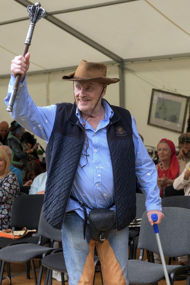 Kowboj o kulach. Tak Olbrychski wraca do zdrowia po operacji