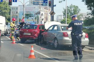 Wypadek w centrum Wrocławia. Spore utrudnienia dla kierowców [WIDEO]