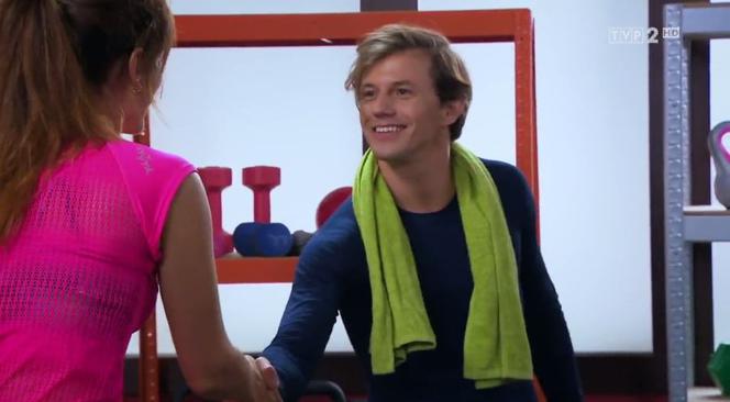 Barwy szczęścia, odcinek 1980. Celina (Orina Krajewska), ksiądz Tadeusz (Jakub Mróz)