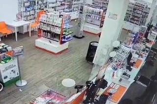 Zamaskowany bandyta napada na apteki. W ręku ma skalpel