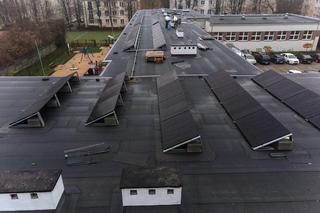 Panele słoneczne na szkole