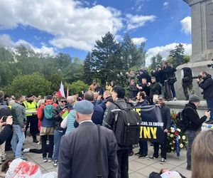 Protest na Cmentarzu Mauzoleum Żołnierzy Radzieckich w Warszawie (9.05.2025)