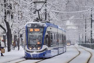 Śnieg sparaliżował Kraków! Sprawdź, gdzie są największe utrudnienia