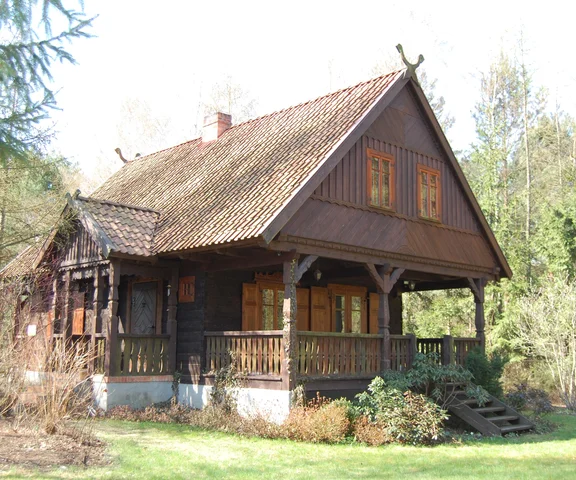 Remont kurpiowskiej chaty po nieudanej przebudowie. Metamorfoza nad Narwią