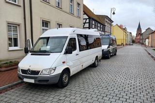 Bus do Nowego Warpna nie mógł jechać dalej. Wezwali policję
